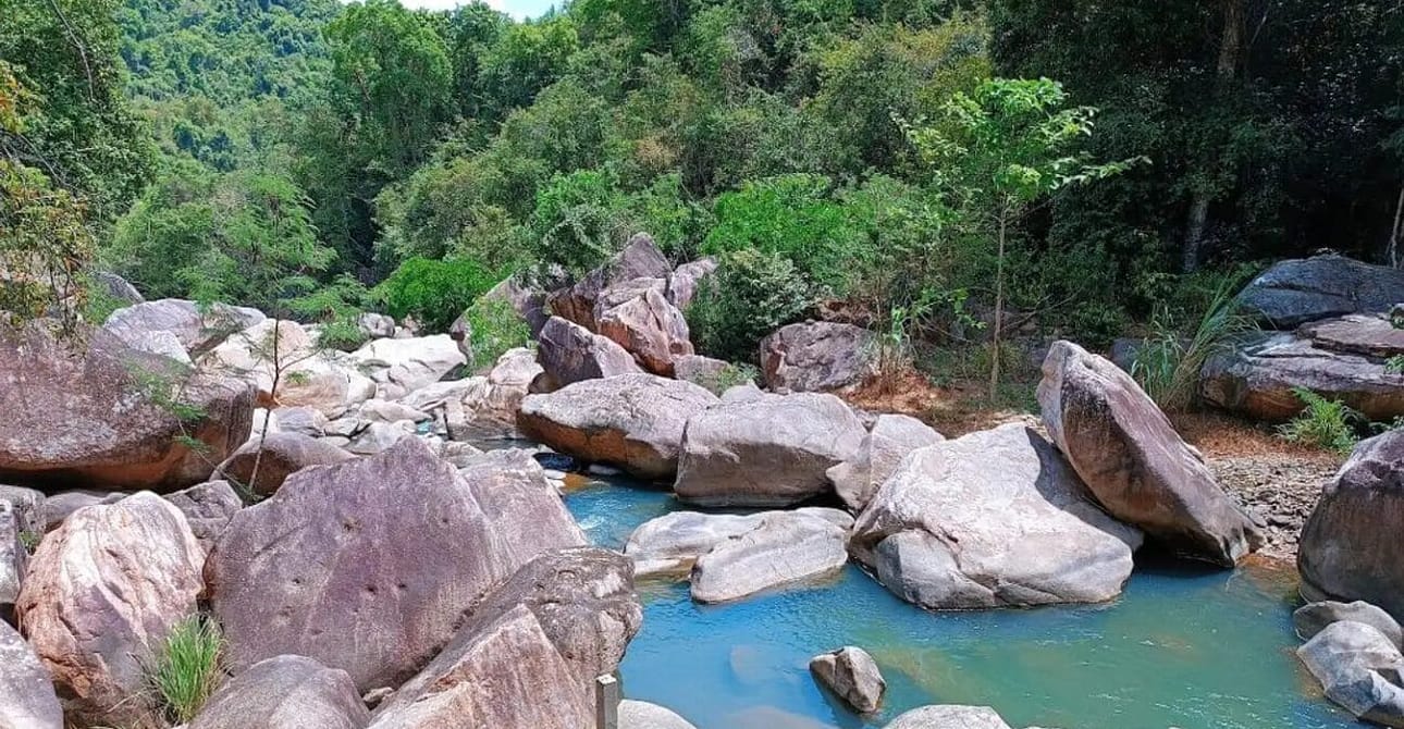 Khám phá những thác nước mang vẻ đẹp hoang sơ và kỳ vĩ tại Nha Trang