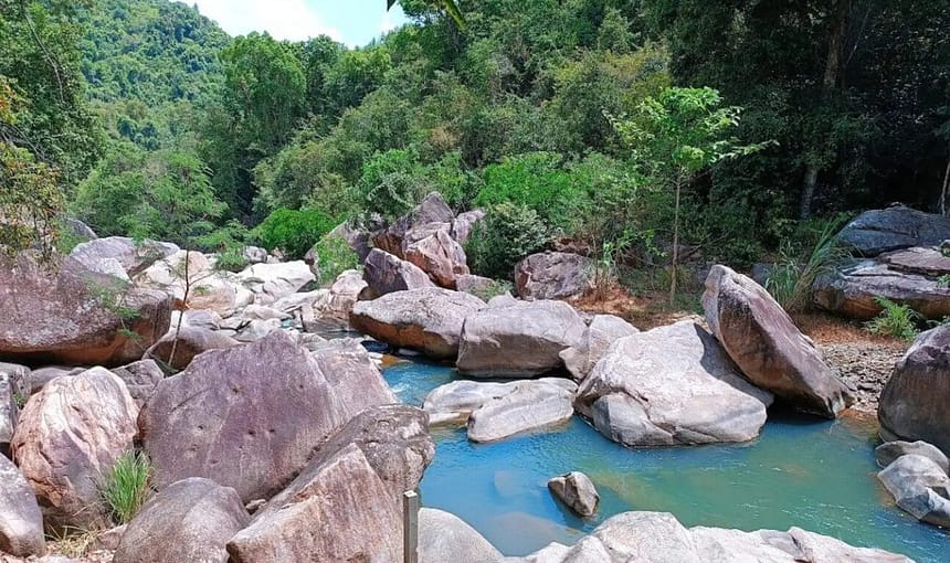 Khám phá những thác nước mang vẻ đẹp hoang sơ và kỳ vĩ tại Nha Trang