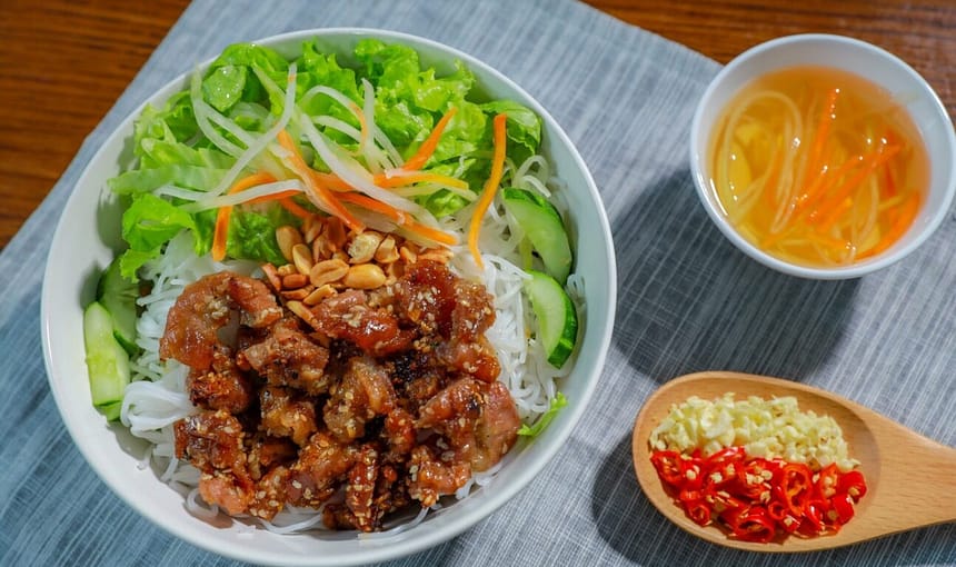 Khám phá những địa điểm bún thịt nướng hấp dẫn tại Nha Trang