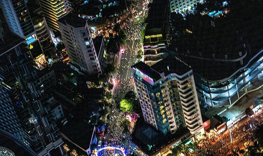 THÀNH PHỐ KHÔNG NGỦ