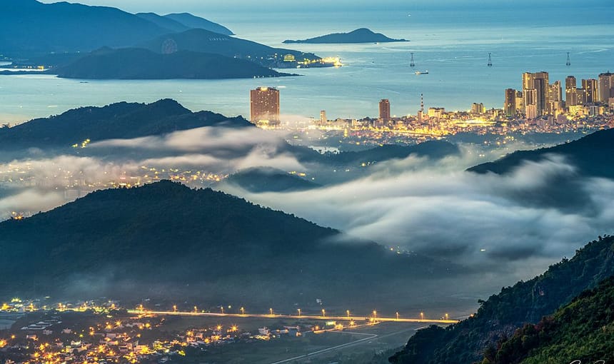 MÂY VỜN PHỐ BIỂN